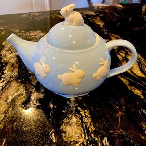 Easter Teapot. New condition